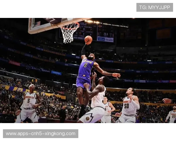 湖人连续三次抢断打出快攻